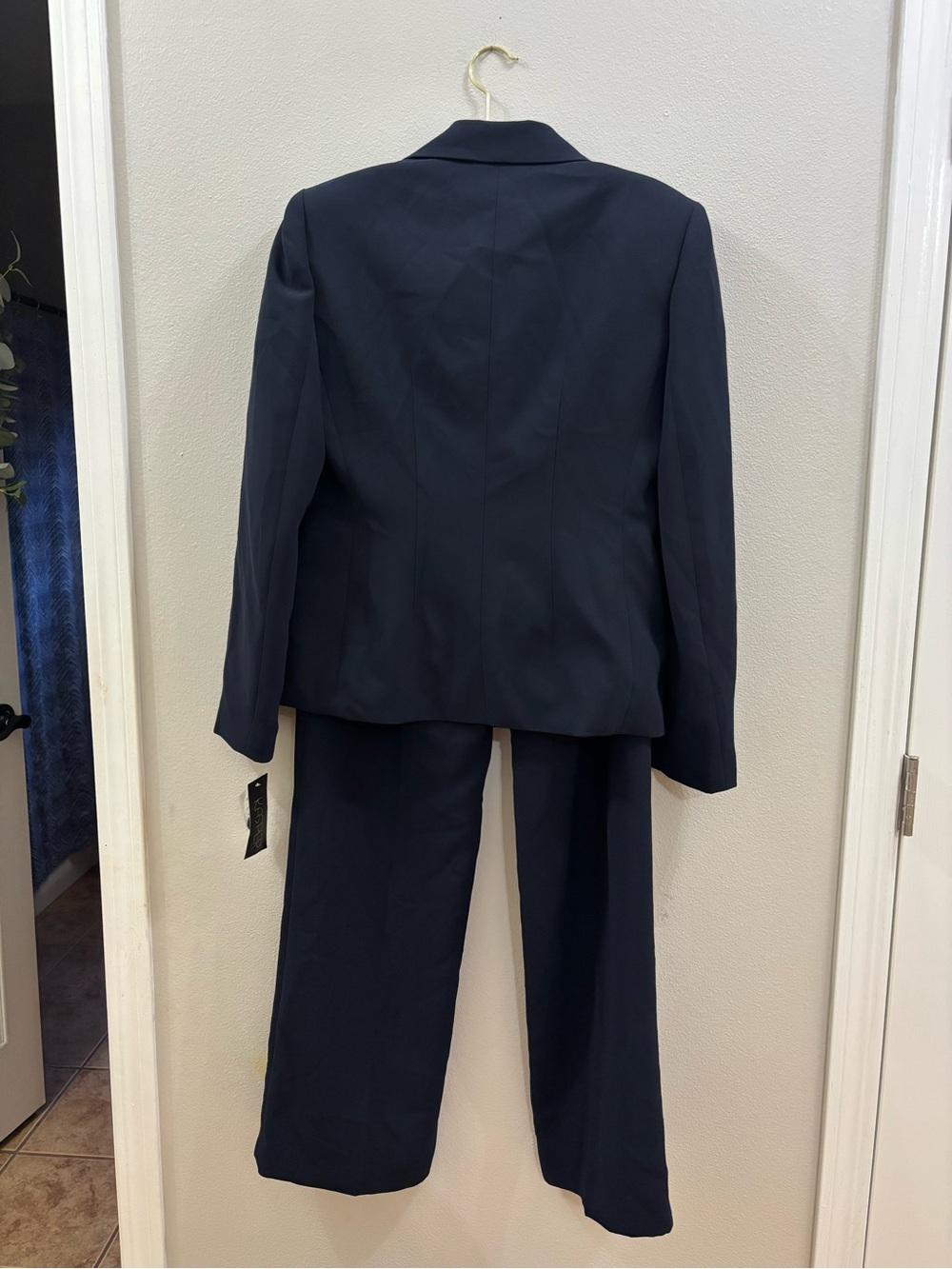 Kasper Navy Two-Piece Women's Business Suit - Picture 4 of 4